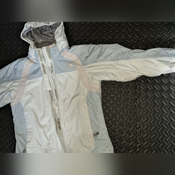 The north face hyvent girls jacket - Picture 3 of 12